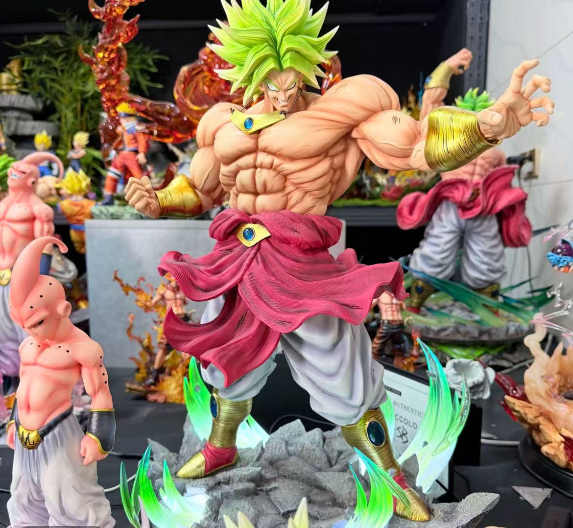 [In Stock]Unlimited Studio – Dragon Ball - 1/6 Deluxe Broly with LED Resin Statue